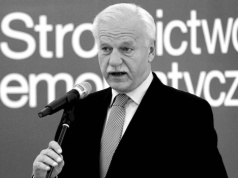 Politycy żegnają Olechowskiego. "Odszedł jeden z trzech tenorów"