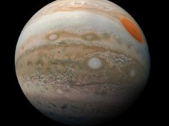 Błyskawice o niespotykanej sile. Co się dzieje w chmurach Jowisza?