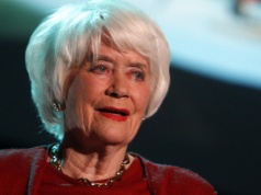 Przez sztuczną szczękę zerwała zaręczyny ze znanym aktorem. "Była gwoździem do trumny naszej miłości"