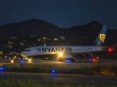 Szturm pasażerów na płytę lotniska. Przez kilka godzin blokowali samolot Ryanaira