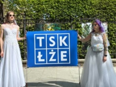 „Dość obłudy". Pod KPRM trwa demonstracja w sprawie małżeństw jednopłciowych