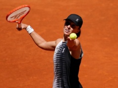 Problemy Igi Świątek w Madrycie. Interwencja medyczna na korcie. Po chwili koniec