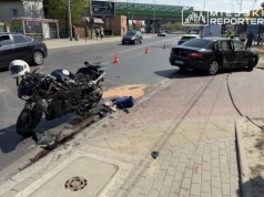 Autem skręcał w lewo i zderzył się z motocyklem. Nieprzytomny motocyklista trafił do szpitala
