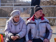 Dziadkowie ze strony mamy czy taty? Naukowcy zbadali, których wolą dzieci