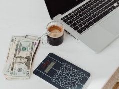 Praca sama cię znajdzie. Ogłoszenia atakują z każdej strony