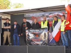 Rolnicy wyszli na ulice. „20 groszy u nas, 4 zł w sklepie. Gdzie znika kasa?”