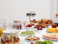 Zawrotne ceny hotelowych śniadań. Blisko 200 zł za „kawę i jajecznicę”