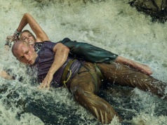 Alfa (2026) - recenzja filmu . Walka o przetrwanie