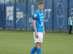 Przewrotka Flisa i zimna krew Podlińskiego. Pogoń ograła Miedź i jest już prawie pewna utrzymania!