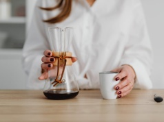 Kawa poprawia nastrój i pamięć – nowe dowody na wpływ na oś jelitowo-mózgową