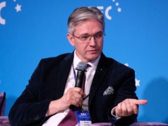 Europoseł o wyroku ws. szczepionek Pfizera: trzeba szukać porozumienia poza sądem