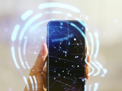 Algorytm i mikrofon w tle. Czy telefon nas podsłuchuje?