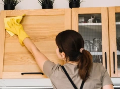 Słońce zdradza każdy ślad tłuszczu. Ten sposób czyści fronty bez smug