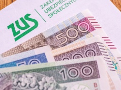 Miało być 200 zł więcej, a nie jest. Teraz ZUS tłumaczy się emerytom