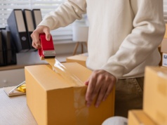 Polacy nie chcą się przeprowadzać. Praca wciąż ich do tego zmusza