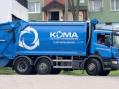 Pożar śmieciarki podczas odbioru odpadów. Ktoś wyrzucił niebezpieczny przedmiot