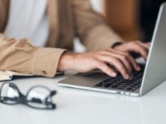 AI skraca czas pracy nawet o 7 tygodni rocznie. Opublikowali wyniki badań