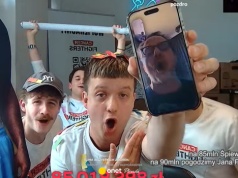 Bartłomiej Topa zaśpiewał piosenkę z serialu "1670" u Łatwoganga. Na liczniku już ponad 86 mln zł