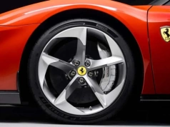 Zamiast kredytu składka ze znajomymi. Tak Gen Z korzysta z Ferrari i Porsche