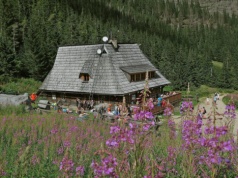 Niewielkie, a przyciąga jak magnes. "W sercu górskiej przygody". Kiedyś uderzył w nie głaz