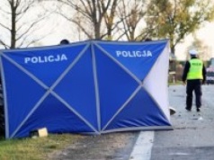 Dwie osoby nie żyją, auta spłonęły. Tragiczny wypadek na Mazurach