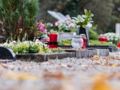 Ksiądz wprowadził nową opłatę na cmentarzach. Wierni oburzeni