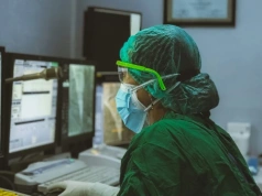 Dostęp do ratującej życie terapii wciąż ograniczony. Eksperci PTK alarmują o konieczności zmian