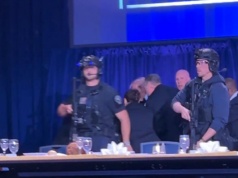 Moment ewakuacji Trumpa na gali. Secret Service pojawiło się błyskawicznie