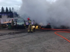 Przy Żołnierskiej w Podgórzynie spłonął warsztat samochodowy