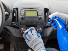 Opony i klimatyzacja to nie wszystko. Co trzeba zrobić w aucie na wiosnę?