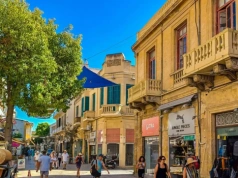 Najbardziej słoneczna stolica Europy. Kryje w sobie dwa światy