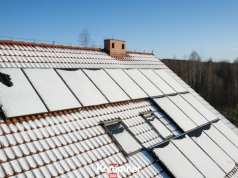 Trik z lustrem i fotowoltaika. Wyjaśniamy, czy to faktycznie działa