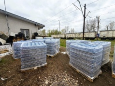 Magazyn RegioJet pod Krakowem zamknięty przez sanepid. Tysiące butelek wody i przeterminowana żywność