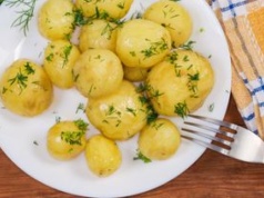 Bomba witaminowa pod cienką skórką. Za co nasz organizm kocha młode ziemniaki