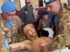 Liban: włoscy żołnierze przywieźli nową figurę Jezusa do wioski, w której izraelski żołnierz zniszczył krzyż