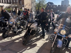 Nowa tradycja: pod katedrą zaryczały motory. Motocykliści zaczęli sezon 2026 w Opolu