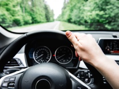 Jazda autem a opalanie. To nie działa tak, jak myślisz