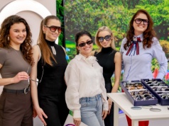 Większość z nas popełnia ten błąd. Ekspertka o okularach przeciwsłonecznych