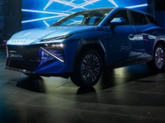 Omoda 4 to przepis na hit. Świetny wygląd, wybór napędów i przystępna cena