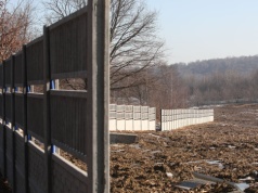 Stawiasz taki płot? Prosisz się o kłopoty. Może czekać cię kara i rozbiórka