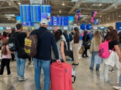 Tysiące lotów na wakacje odwołanych. Polacy mogą stracić połączenia… ale też zyskać