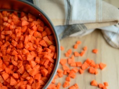 Kapitalny dodatek do obiadu. Marchewka gotowana na parze to hit