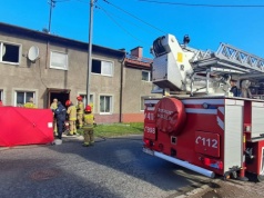 Strażacy pukali i pukali, ale lokator nie reagował. Prawda była dramatyczna