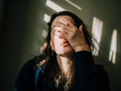 Czujesz, że zaraz wybuchniesz? 90 sekund ma pomóc ci ochłonąć. Czy i jak działa ta zasada regulowania emocji?