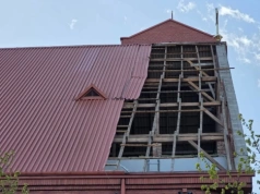 Silny wiatr uszkodził dach kościoła podczas mszy. Strażacy interweniowali kilkadziesiąt razy