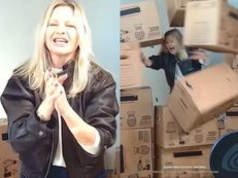 Małgorzata Kożuchowska WPADŁA w kartony na streamie Łatwoganga. "Warto było czekać 15 lat" (WIDEO)