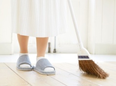 Nie wyrzucaj starej miotły. Użyj tego, a będzie jak nowa