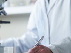 Ile kosztuje fałszywa praca naukowa? Zbadano konkretne stawki