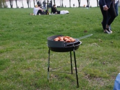 Majówka pod znakiem grilla. Warto jednak pamiętać, że nie wszędzie można go rozpalić