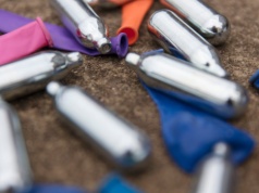 12 kwietnia Niemcy wprowadzili twardy zakaz. W Polsce wciąż dostępne